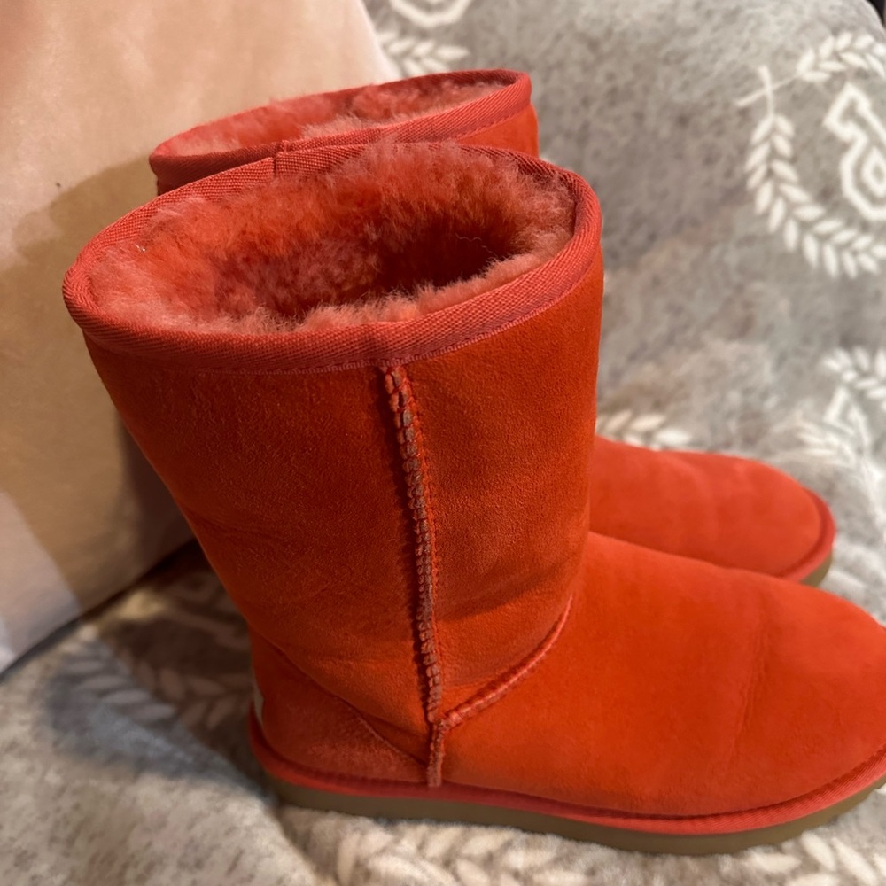 UGG Classic Short Orange Boots Brand New Condition Size 7